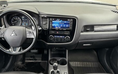 Mitsubishi Outlander III рестайлинг 3, 2015 год, 1 599 000 рублей, 12 фотография