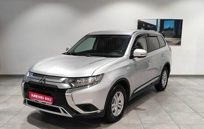 Mitsubishi Outlander III рестайлинг 3, 2018 год, 1 999 000 рублей, 1 фотография