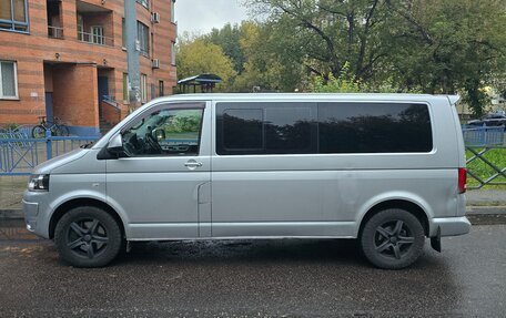 Volkswagen Multivan T5, 2010 год, 1 900 000 рублей, 2 фотография