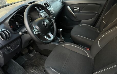 Renault Logan II, 2018 год, 950 000 рублей, 6 фотография