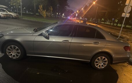 Mercedes-Benz E-Класс, 2013 год, 1 900 000 рублей, 2 фотография