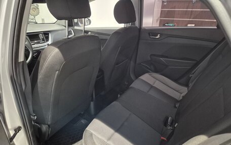 Hyundai Solaris II рестайлинг, 2018 год, 959 000 рублей, 10 фотография