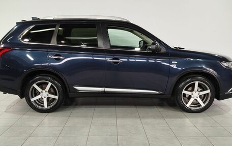 Mitsubishi Outlander III рестайлинг 3, 2017 год, 1 925 000 рублей, 4 фотография