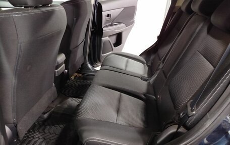 Mitsubishi Outlander III рестайлинг 3, 2017 год, 1 925 000 рублей, 18 фотография