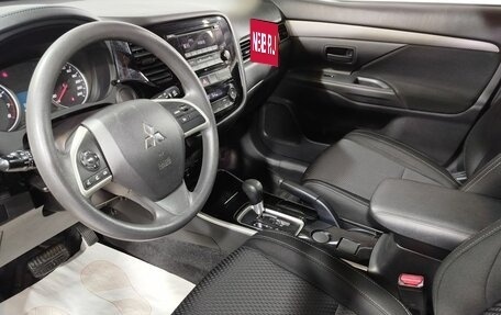 Mitsubishi Outlander III рестайлинг 3, 2017 год, 1 925 000 рублей, 17 фотография