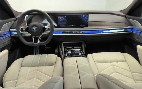 BMW 7 серия, 2025 год, 33 000 000 рублей, 10 фотография