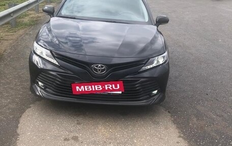 Toyota Camry, 2019 год, 2 700 000 рублей, 2 фотография