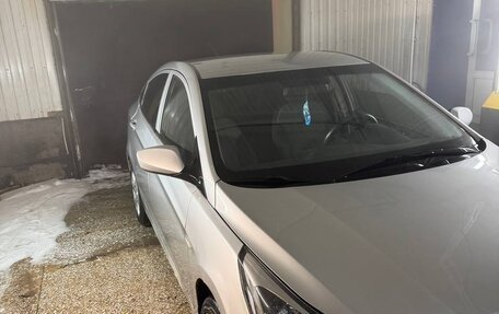 Hyundai Solaris II рестайлинг, 2012 год, 400 000 рублей, 3 фотография