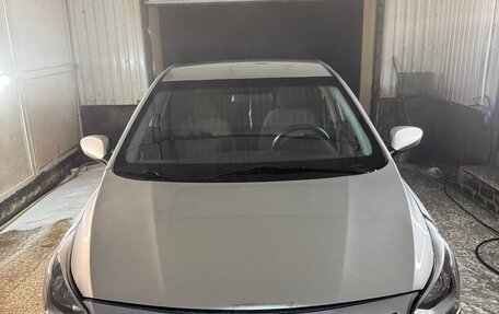Hyundai Solaris II рестайлинг, 2012 год, 400 000 рублей, 5 фотография