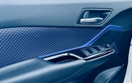 Toyota C-HR I рестайлинг, 2020 год, 2 300 000 рублей, 13 фотография