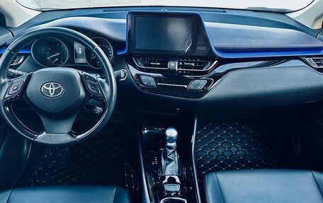 Toyota C-HR I рестайлинг, 2020 год, 2 300 000 рублей, 18 фотография