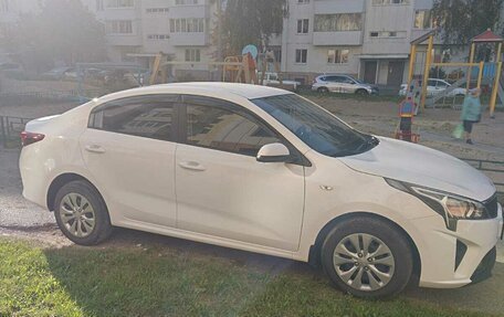 KIA Rio IV, 2022 год, 1 900 000 рублей, 3 фотография