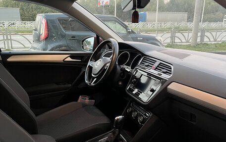 Volkswagen Tiguan II, 2018 год, 2 200 000 рублей, 6 фотография