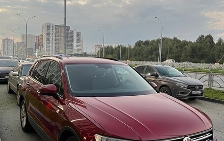 Volkswagen Tiguan II, 2018 год, 2 200 000 рублей, 3 фотография