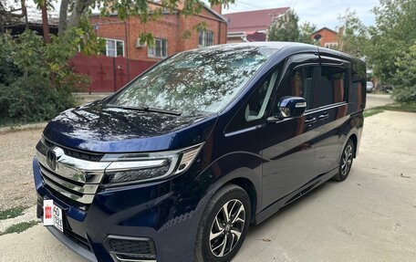 Honda Stepwgn IV, 2020 год, 2 240 000 рублей, 2 фотография