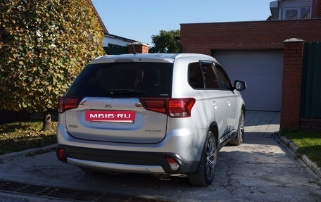 Mitsubishi Outlander III рестайлинг 3, 2016 год, 2 399 999 рублей, 5 фотография
