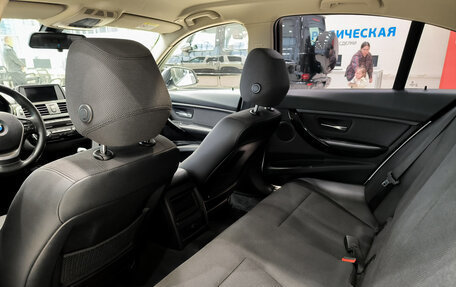 BMW 3 серия, 2018 год, 2 430 000 рублей, 15 фотография