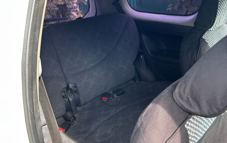 Toyota Vitz, 2002 год, 300 000 рублей, 14 фотография