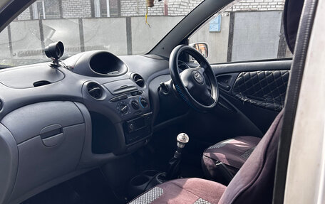 Toyota Vitz, 2002 год, 300 000 рублей, 15 фотография