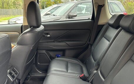 Mitsubishi Outlander III рестайлинг 3, 2020 год, 2 980 000 рублей, 9 фотография