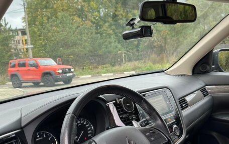 Mitsubishi Outlander III рестайлинг 3, 2020 год, 2 980 000 рублей, 8 фотография