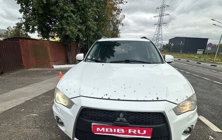 Mitsubishi Outlander III рестайлинг 3, 2012 год, 920 000 рублей, 4 фотография