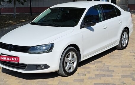 Volkswagen Jetta VI, 2013 год, 1 200 000 рублей, 2 фотография