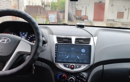 Hyundai Solaris II рестайлинг, 2011 год, 1 150 000 рублей, 3 фотография