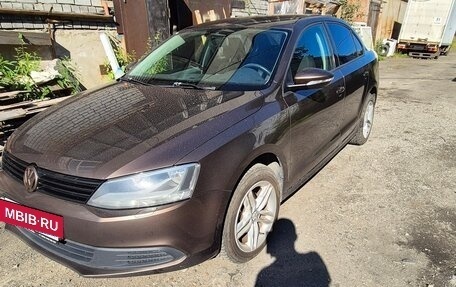 Volkswagen Jetta VI, 2011 год, 660 000 рублей, 2 фотография