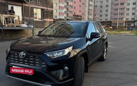 Toyota RAV4, 2021 год, 3 150 000 рублей, 7 фотография