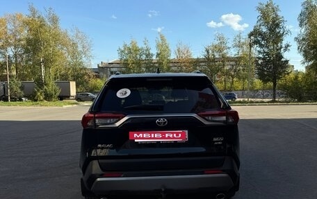 Toyota RAV4, 2021 год, 3 150 000 рублей, 2 фотография