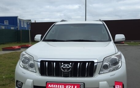 Toyota Land Cruiser Prado 150 рестайлинг 2, 2011 год, 2 600 000 рублей, 2 фотография