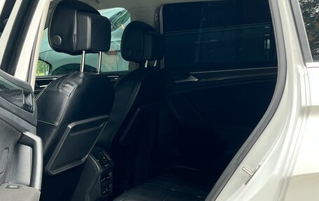 Volkswagen Tiguan II, 2018 год, 2 880 000 рублей, 13 фотография