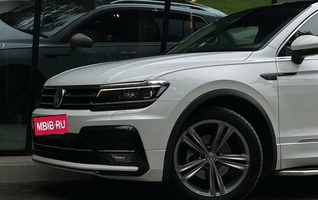 Volkswagen Tiguan II, 2018 год, 2 880 000 рублей, 3 фотография