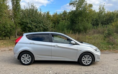 Hyundai Solaris II рестайлинг, 2011 год, 670 000 рублей, 6 фотография