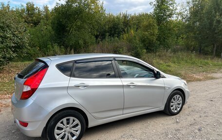 Hyundai Solaris II рестайлинг, 2011 год, 670 000 рублей, 5 фотография
