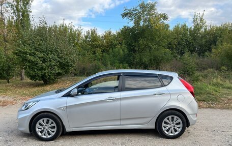 Hyundai Solaris II рестайлинг, 2011 год, 670 000 рублей, 2 фотография