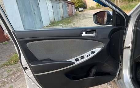 Hyundai Solaris II рестайлинг, 2011 год, 670 000 рублей, 13 фотография