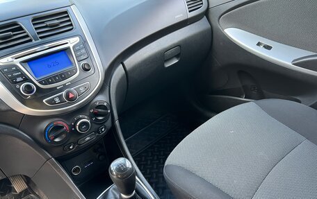 Hyundai Solaris II рестайлинг, 2011 год, 670 000 рублей, 14 фотография