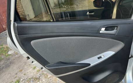 Hyundai Solaris II рестайлинг, 2011 год, 670 000 рублей, 12 фотография