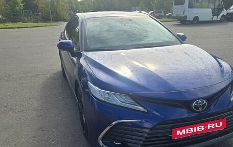 Toyota Camry, 2021 год, 3 300 000 рублей, 2 фотография