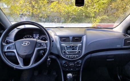 Hyundai Solaris II рестайлинг, 2014 год, 1 120 000 рублей, 10 фотография