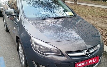 Opel Astra J, 2013 год, 1 300 000 рублей, 1 фотография
