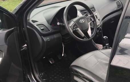 Hyundai Solaris II рестайлинг, 2017 год, 1 000 000 рублей, 3 фотография