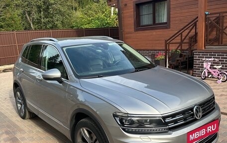 Volkswagen Tiguan II, 2019 год, 2 400 000 рублей, 2 фотография