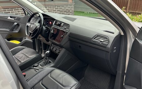 Volkswagen Tiguan II, 2019 год, 2 400 000 рублей, 15 фотография