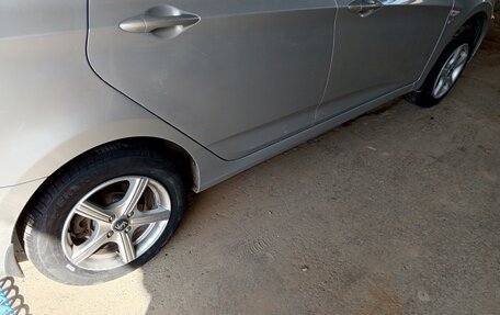 Hyundai Solaris II рестайлинг, 2014 год, 1 200 000 рублей, 5 фотография