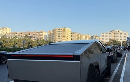 Tesla Cybertruck, 2024 год, 8 500 000 рублей, 4 фотография