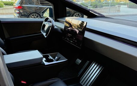 Tesla Cybertruck, 2024 год, 8 500 000 рублей, 13 фотография