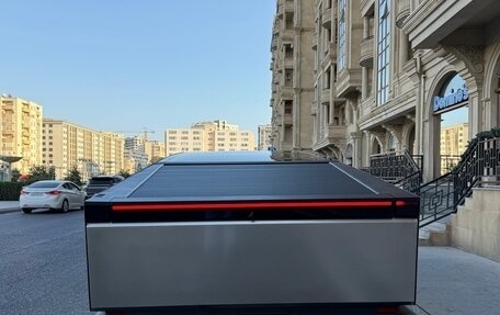 Tesla Cybertruck, 2024 год, 8 500 000 рублей, 3 фотография